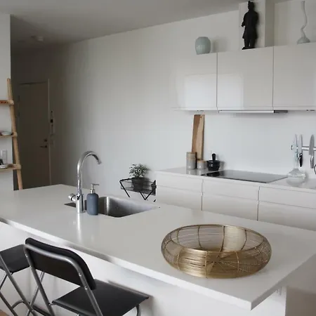 Apartment Modern In Z-house